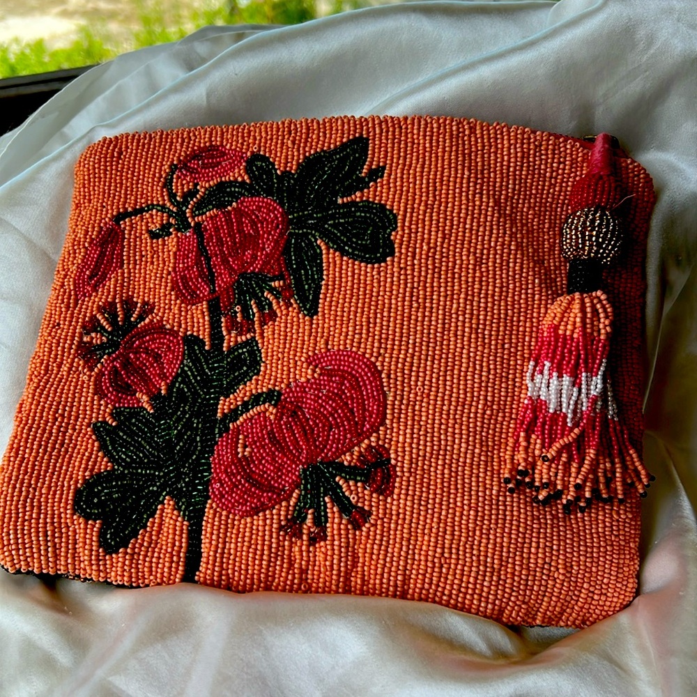 NWOT Antropologie amaryllis Belladonna Beaded bag clutch  
Stunn… rare